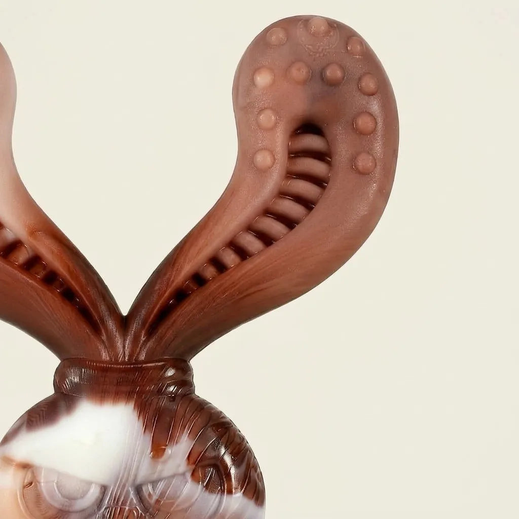 Ridged ear and nub texture detail